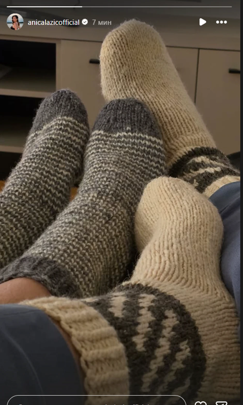 Anica i Lazar uparili vunene čarape