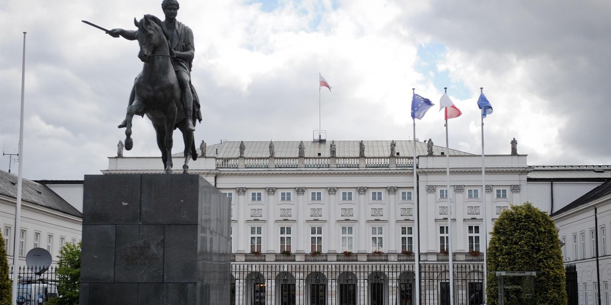 Ile wynosi emerytura prezydencka? To coś innego, niż zwykła.