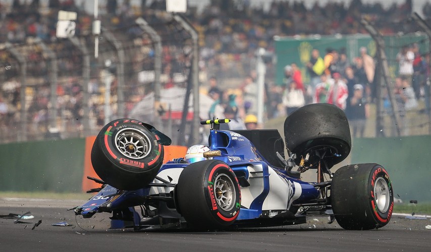 Antonio Giovinazzi roztrzaskał bolid. Na szczęście kierowca wyszedł z tego bez szwanku