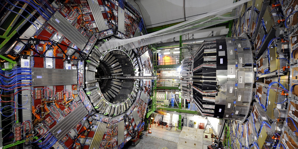 FASER - bo tak ma nazywać się nowa instalacja - będzie multidetektorem przeznaczonym do poszukiwania długożyciowych cząstek powstających w zderzeniach LHC i mogących być sygnałem istnienia hipotetycznej ciemnej materii