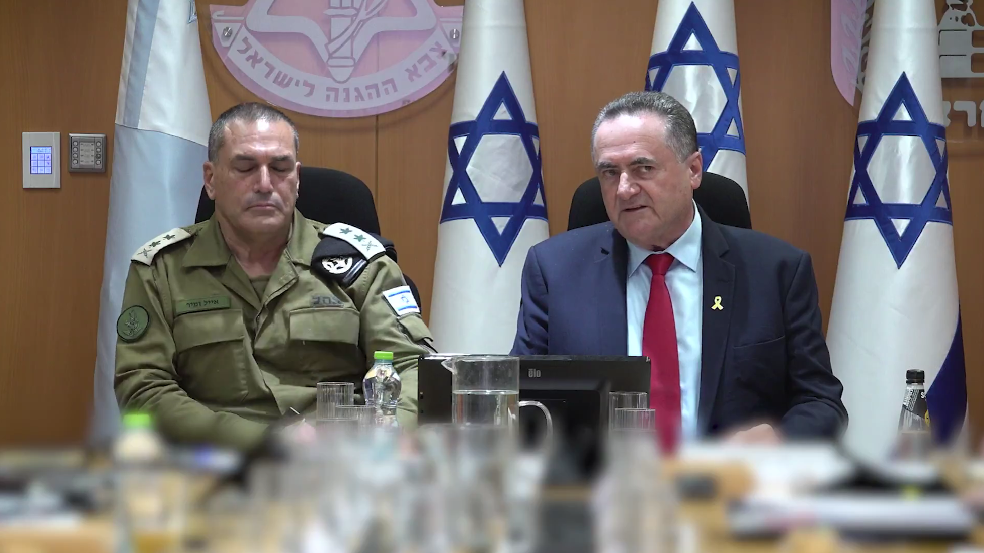 Izraelský minister obrany Jisrael Kac (vpravo)