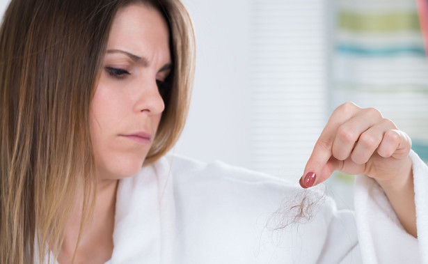 Jak zapobiec wypadaniu włosów? Przegląd najnowszych rozwiązań