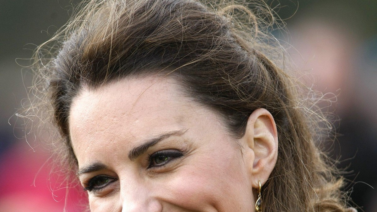 Przyszła panna młoda, Kate Middleton, wraz z bratem swojego narzeczonego, księciem Harrym, wzięła udział w próbie przed dworskim ślubem. Z kolei noc przed ceremonią zaślubin Kate spędzi w luksusowym hotelu w centrum Londynu.