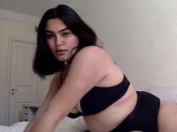 Znana marka zaprezentowała nową kolekcję bielizny w kampanii "domowej roboty". HOT or NOT?