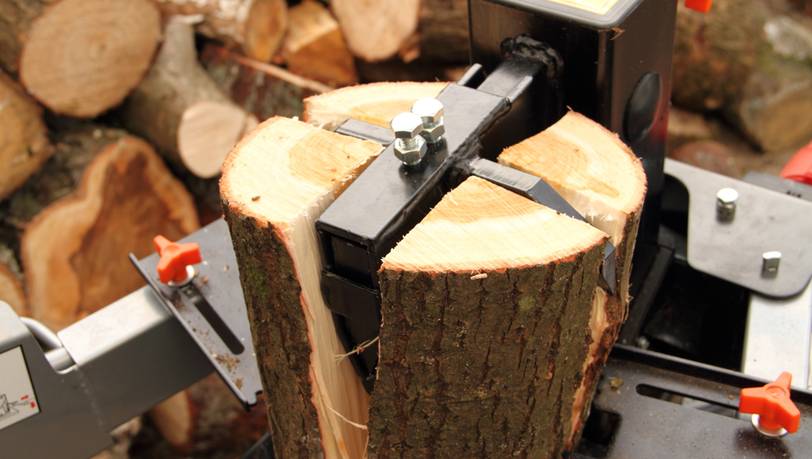 Holzspalter im Vergleich: Handliche Scheite für Ofen und Co.