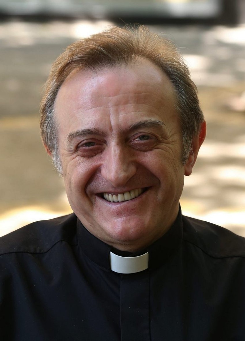 smisao naše molitve je kada nas sotona uvodi u iskušenje, Bog nam pomaže:
dr Andrija Anišić