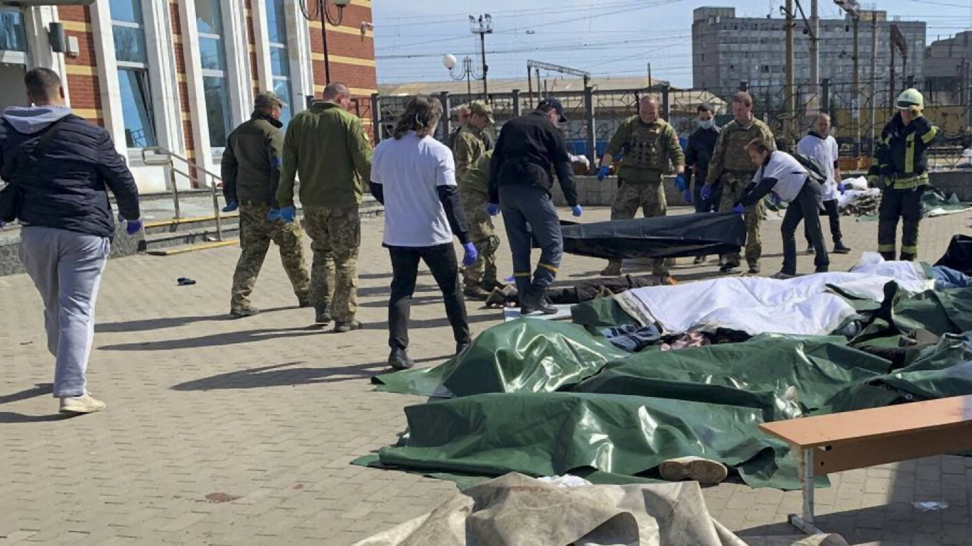 Niemal 30 ofiar ostrzału dworca w Kramatorsku. Ludzie czekali tam na ewakuację