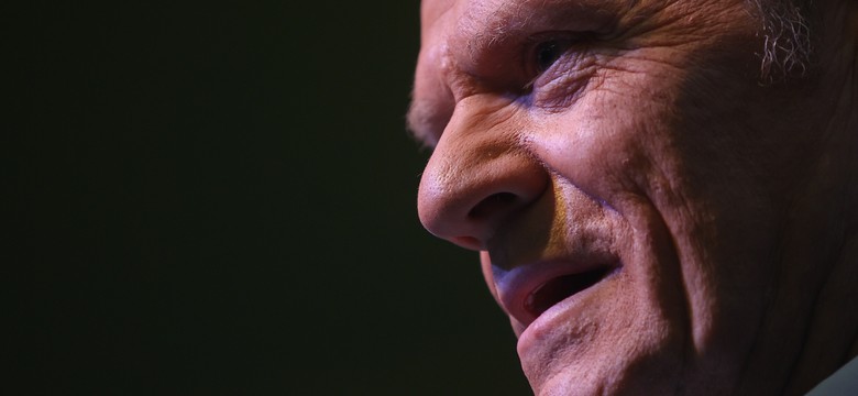 Donald Tusk sugeruje polskim piłkarzom, jak powinni odśpiewać hymn narodowy
