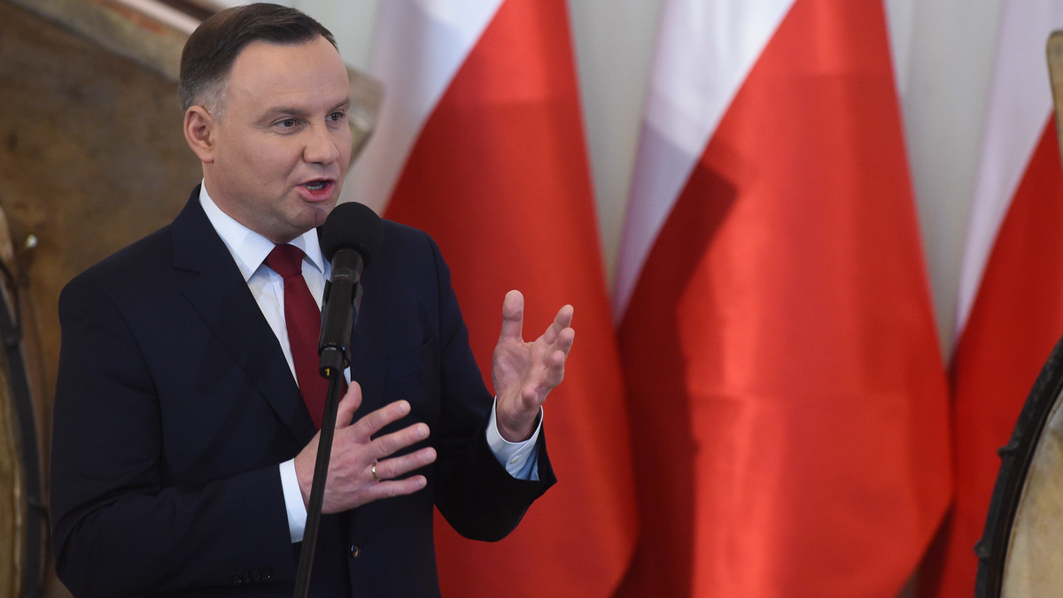 To było dobre spotkanie; prezydent mówił o potrzebie współpracy i kontynuowania "dobrej zmiany" - mówili dziennikarzom posłowie PiS po wieczornym spotkaniu klubu parlamentarnego z prezydentem Andrzejem Dudą. Według nich podczas spotkania nie było mowy o rekonstrukcji rządu.