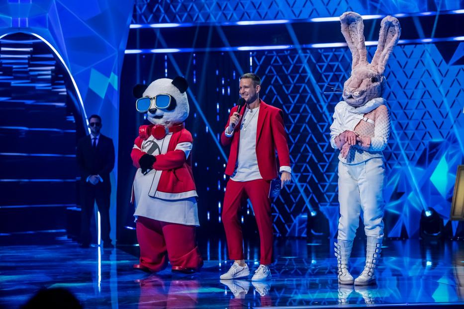 Panda és Nyuszi (közöttük a műsorvezető Istenes Bence) párbajjal döntött, ki marad /Fotó: RTL Klub