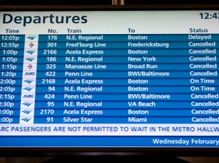 Linie lotnicze w USA stracą miliony dolarów przez śnieżny kataklizm