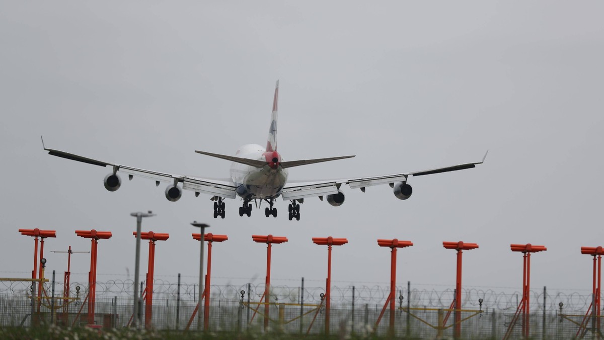 Pijany pilot Japan Airlines zatrzymany na londyńskim Heathrow. Miał 1,89 promila