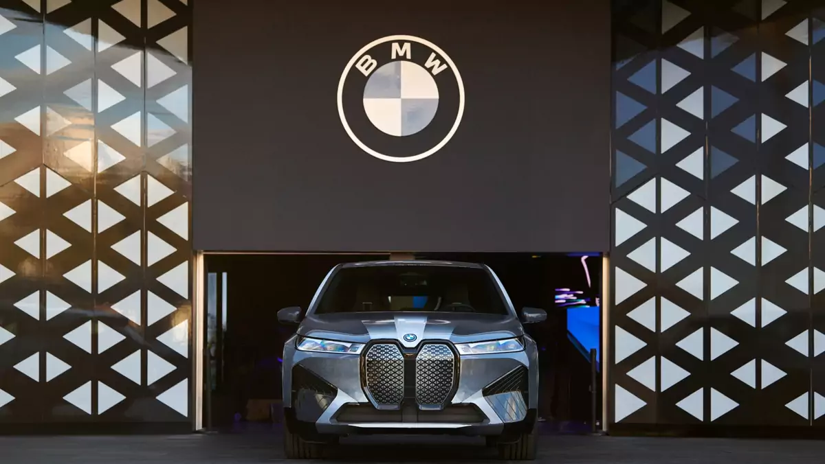 CES 2022: BMW Theater Screen — kino samochodowe nowej generacji