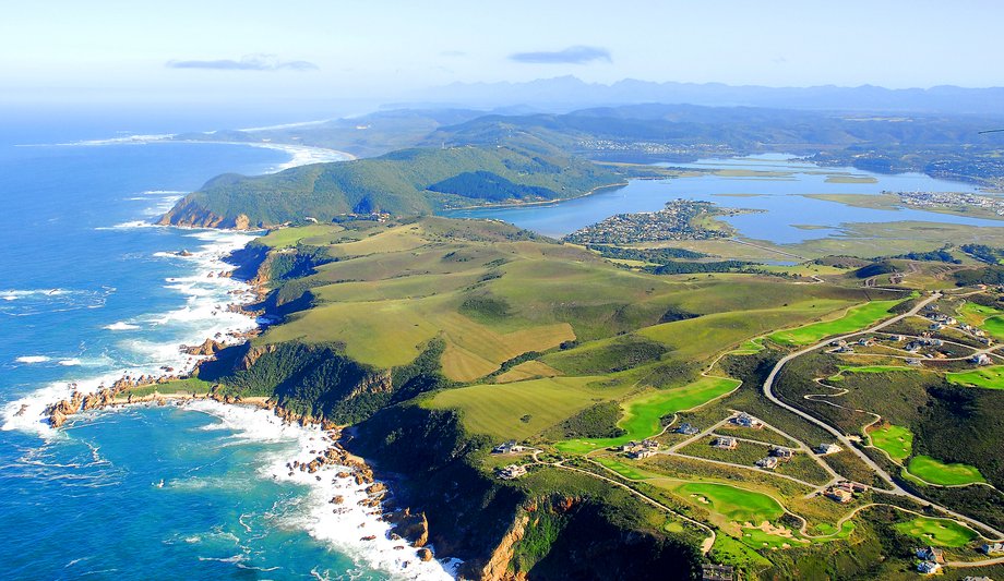 Trasa Garden Route w RPA prowadzi przez wspaniałe miejsca takie jak miasto Knysna i piękne rodzime lasy, plaże i laguny. Droga po jednej stronie ma imponujące góry, a po drugiej Ocean Indyjski. 