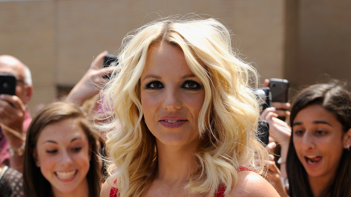 "Bałem się, że włączę telewizor i zobaczę, że Britney nie żyje" - wspomina ojciec gwiazdy rok 2007, kiedy Britney Spears przechodziła spowodowane narkotykami załamanie nerwowe. Rodzina jurorki "X Factor" aktualnie procesuje się z byłym menedżerem artystki, który miał podawać jej narkotyki.