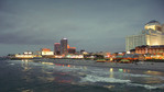 Wieczorna panorama Atlantic City. W świetle neonów miasto nadal wygląda tak, jak w czasach rozkwitu