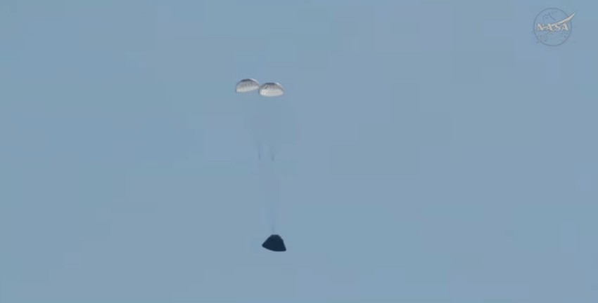 Posada misije "Artemis II" otvorila padobrane