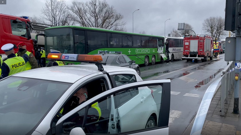 Zderzenie autobusów w Szczecinie. Poszkodowanych około 20 żołnierzy