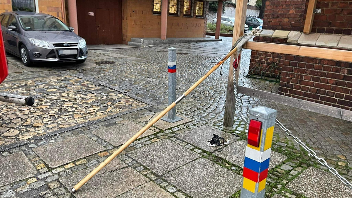 Opolskie. Pożar w opolskiej katedrze. Ktoś podpalił polską flagę