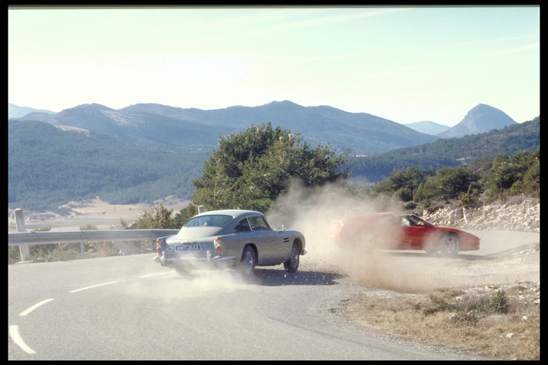 Aston Martin DB5 z filmu "Goldfinger"