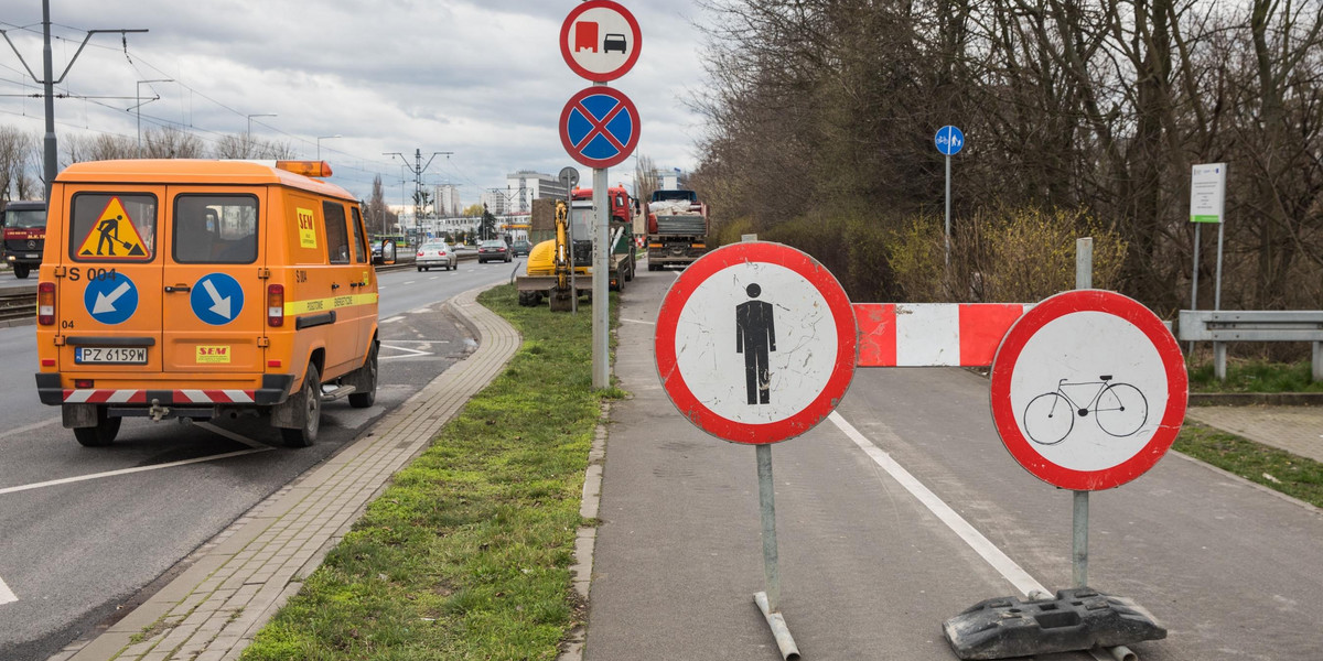 Dobudowują trzeci pas na Jana Pawła II