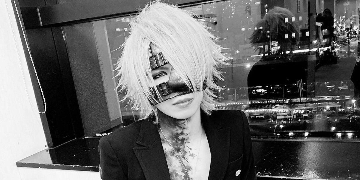 Reita z zespołu The Gazette.