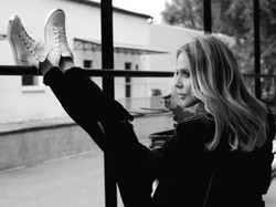 Ażurowe lato na stopach! Maja Sablewska w nowej kapanii Carinii