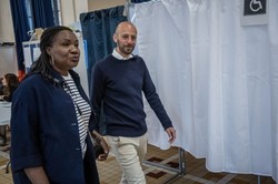 Wybory we Francji: Jaka była frekwencja do południa?