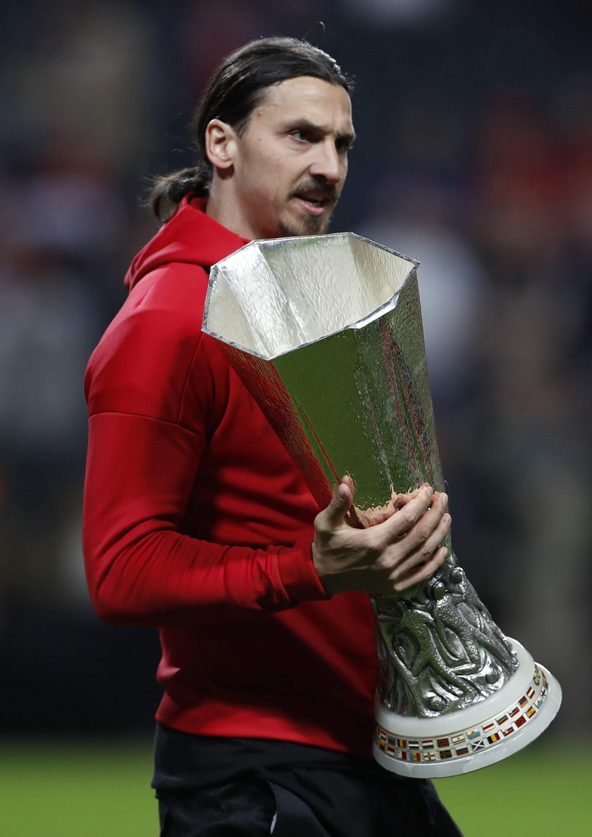 Zlatan Ibrahimović zostanie w Manchesterze? Kibic oferuje mu żonę