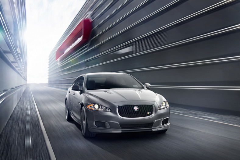 Jaguar XJR: ostry kocur