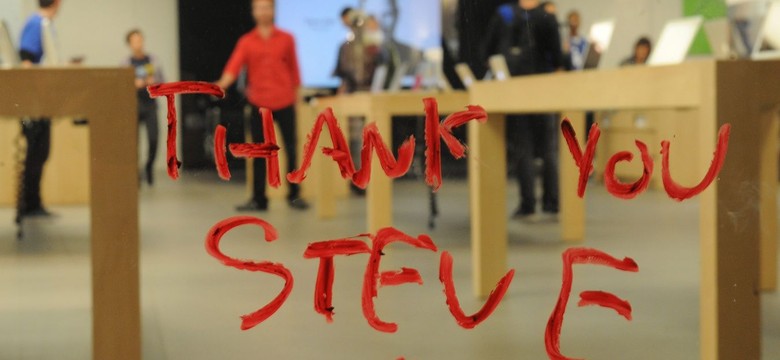 Fani płaczą po Steve Jobsie