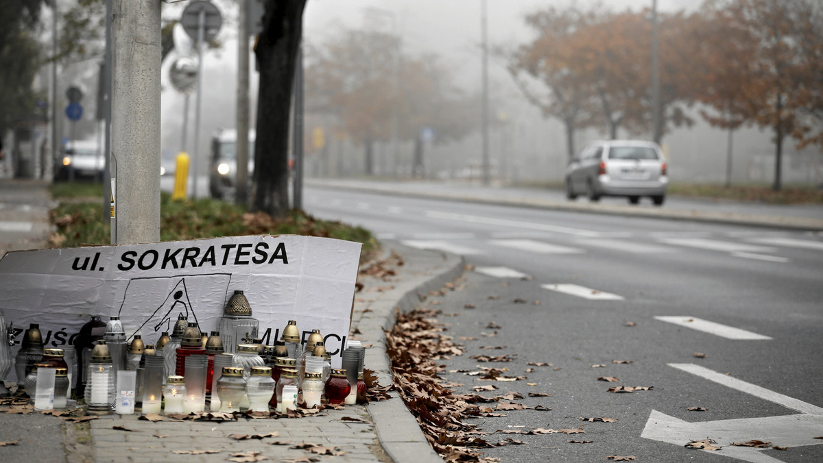 Wraca sprawa śmiertelnego wypadku na ulicy Sokratesa w Warszawie z października ub. r. 31-letni Krystian O., przebywający obecnie w areszcie, usłyszał zarzut zabójstwa - informuje "Gazeta Wyborcza".