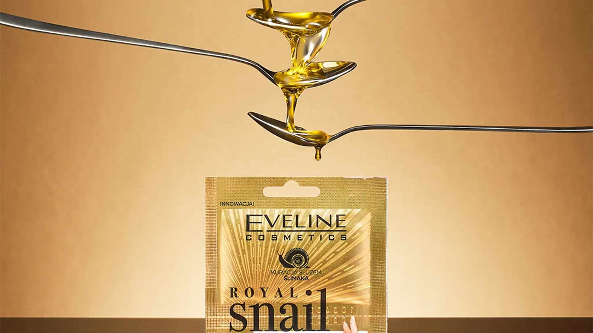 Dwuetapowy zabieg regenerujący do rąk SOS Royal Snail Eveline Cosmetics