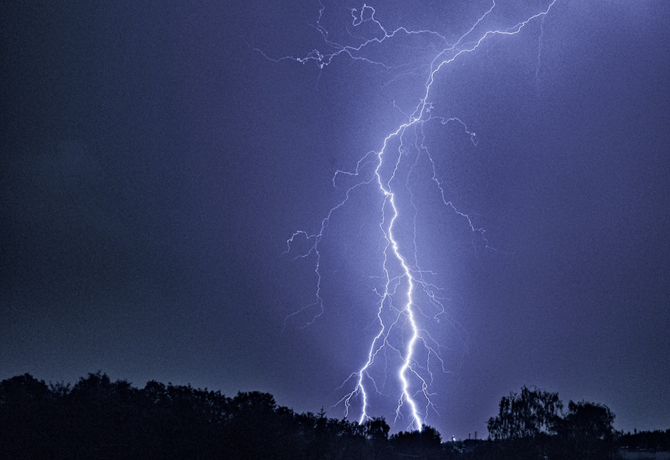 Burza nad Krakowem, około godziny 22, fot. użytkownik anonimowy/Daj znać!