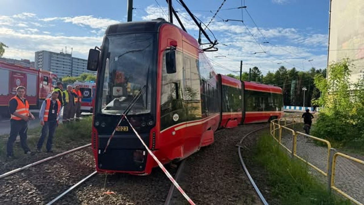 Tramwaj wypadł z szyn w Katowicach. 17 osób poszkodowanych