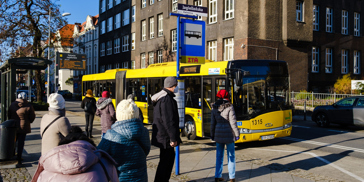 Mniej autobusów z powodu piątej fali epidemii koronawirusa. 