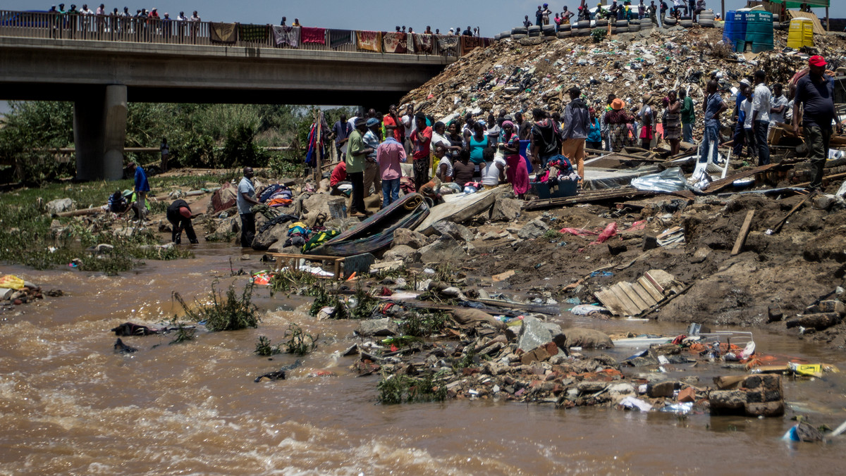 Tragedia w RPA. "Wierni zostali porwani przez nurt rzeki"