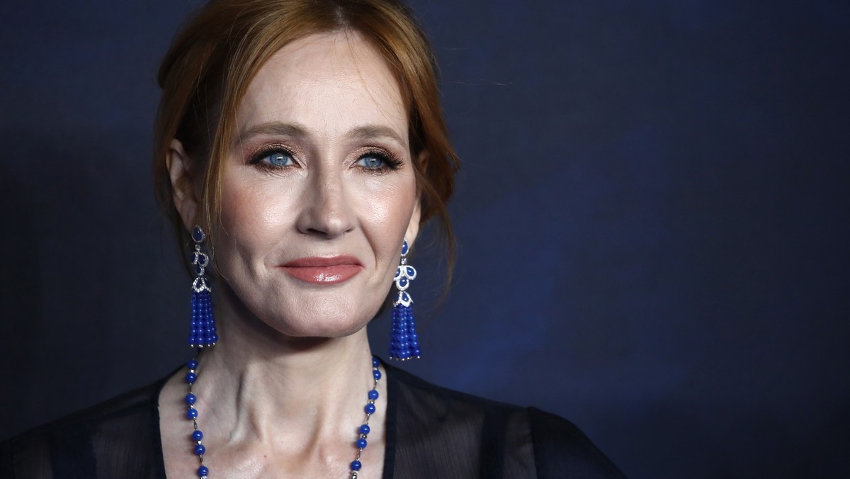 J.K. Rowling otrzyma prawie 19 tys. funtów od swojej byłej osobistej asystentki. Zdaniem sądu Amanda Donaldson zdefraudowała pieniądze autorki "Harry'ego Pottera", więc teraz musi je oddać wraz z odsetkami.