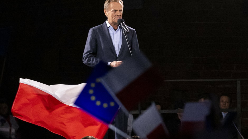 Donald Tusk podczas manifestacji w obronie obecności Polski w UE
