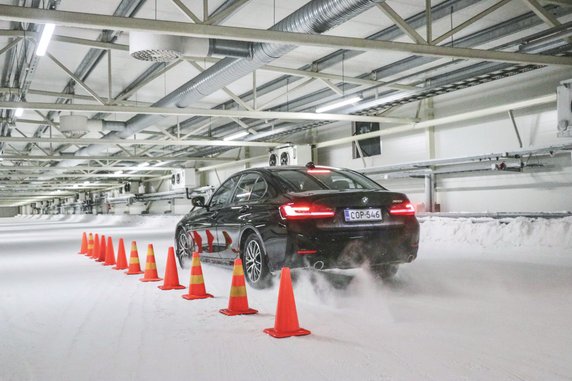 Test opon całorocznych w rozmiarze 225/50 R17