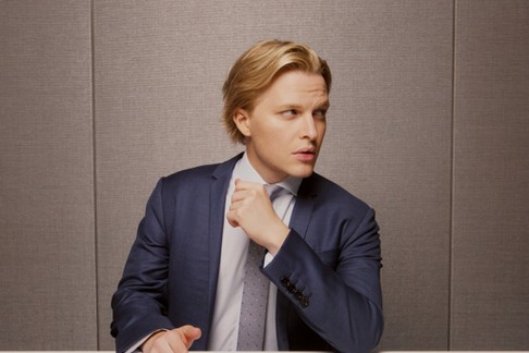 Ronan Farrow, prawnik i dziennikarz, w 2018 r. zdobył (wspólnie z dwiema dziennikarkami „New York Timesa) nagrodę Pulitzera za ujawnienie afery Weinsteina.