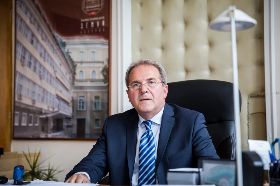 Direktor KBC Zemun, prof. dr Dragoš Stojanović kaže da je intervencija protekla bez komplikacija uz očekivani  postoperativni tok