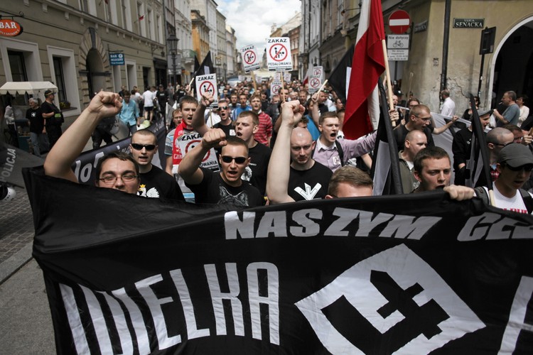 Dwie manifestacje w Krakowie. Homoseksualiści kontra narodowcy