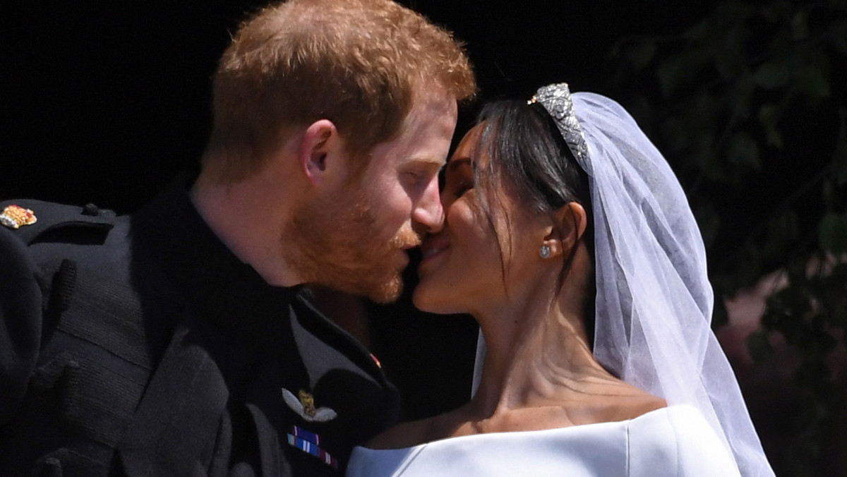 Szósty w linii sukcesji do brytyjskiego tronu książę Harry ożenił się dzisiaj w kaplicy św. Jerzego na zamku w Windsorze z amerykańską aktorką Meghan Markle.