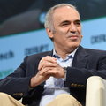 Garri Kasparow ostrzega: żyjemy w erze fejk newsów, fabryk trolli i ludzi o złych intencjach