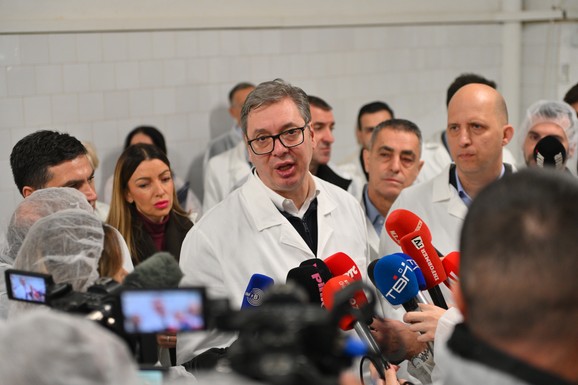 Vučić: "Srbija ima novca da plati NIS u jednom danu"! Govorio i o nestašici evra u menjačnicama