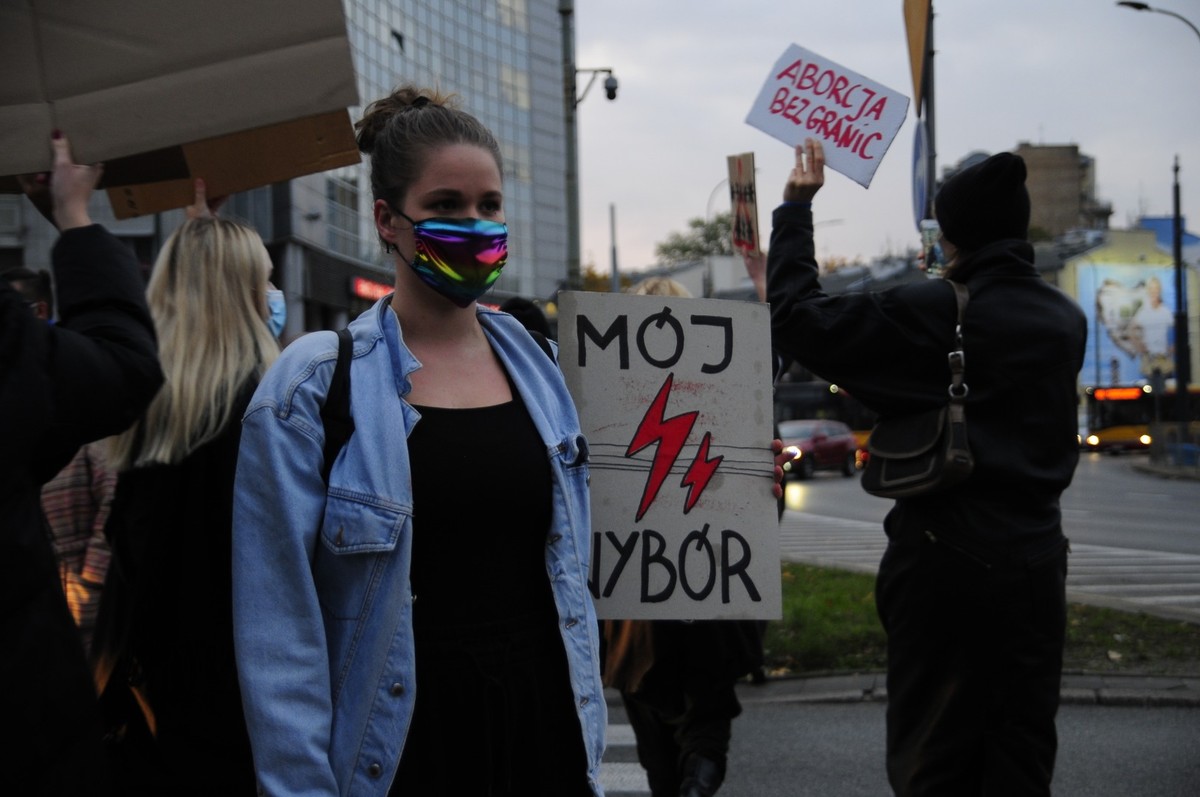 Strajk Kobiet w Warszawie: Blokada Ronda Wiatraczna [ZDJĘCIA]