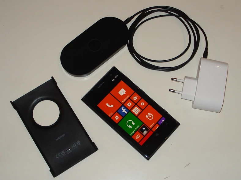 Nokia Lumia 1020 - ładowanie bezprzewodowe
