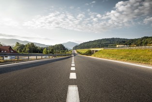 Prof. Uhl: Wodór będzie bardziej popularny w motoryzacji niż baterie [WYWIAD]