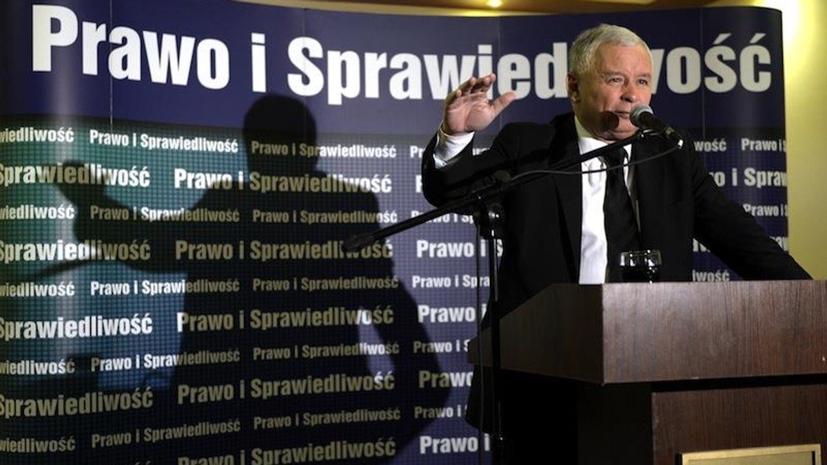 Prezes Prawa i Sprawiedliwości Jarosł?aw Kaczyński przemawia podczas spotkania z mieszkańcami Radomyś?la Wielkiego.